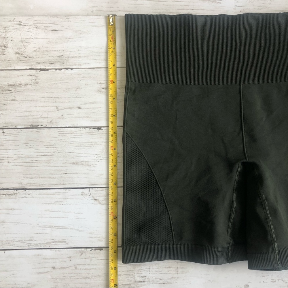 LULULEMON Women’s Green Sculpt Mid-Rise Seamless Bike Short Size 8 - Picture 8 of 10